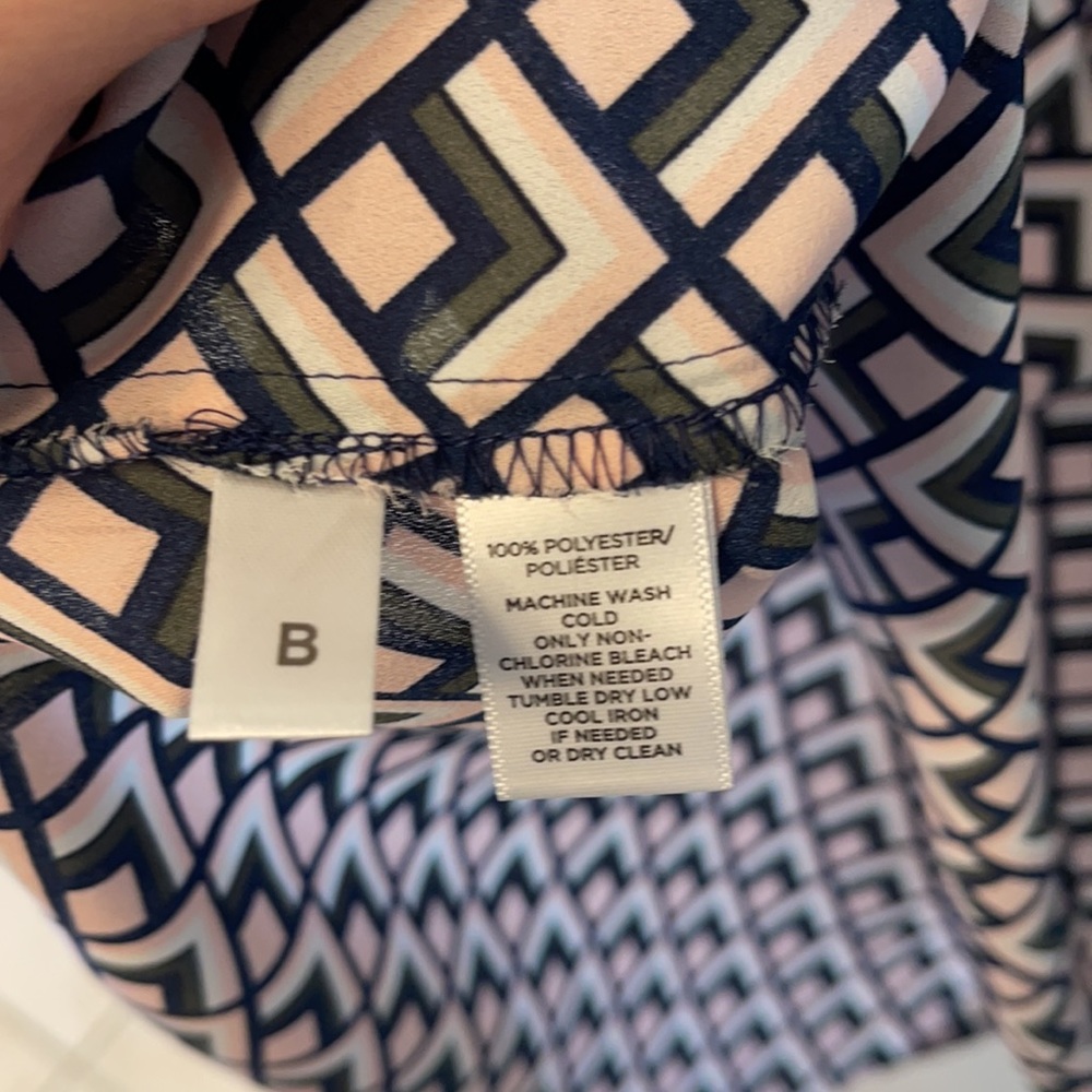 Loft women’s size small dress shirt - Picture 8 of 10